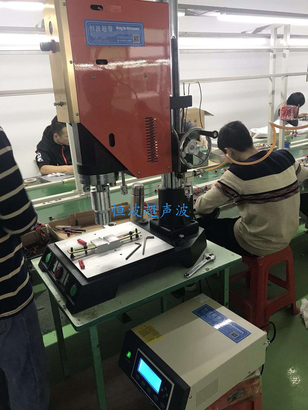 电子产品外壳透明镜片超声波焊接机操作视频